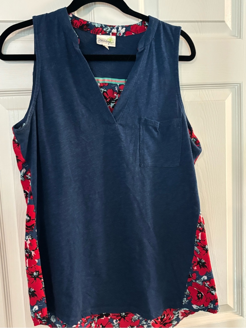 Anthropologie Sleeveless Navy and Red Floral V-Neck Women's Top (Large)